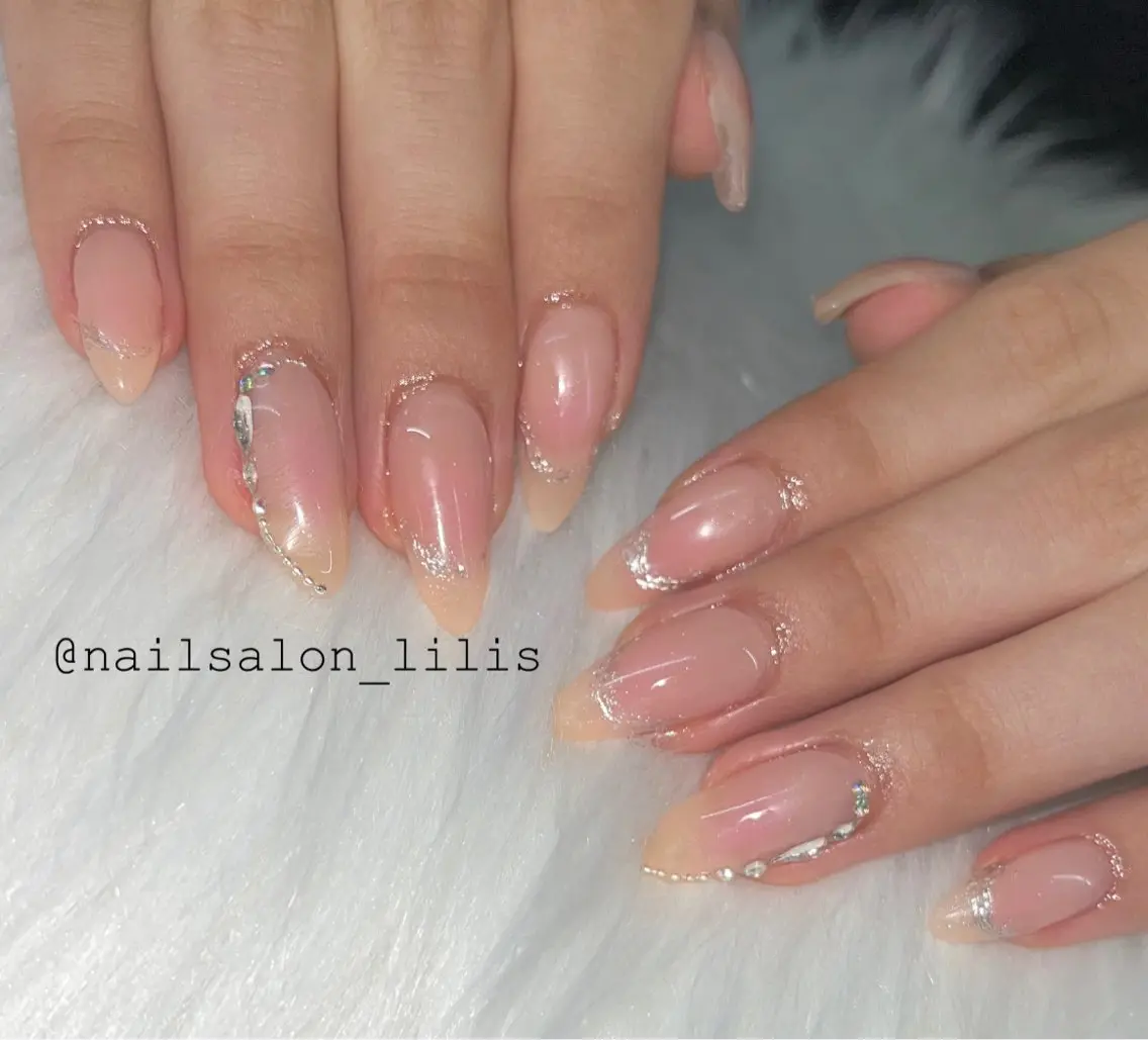 ネイル チークネイル ハンドネイル nailsalon Lilisのネイルデザイン