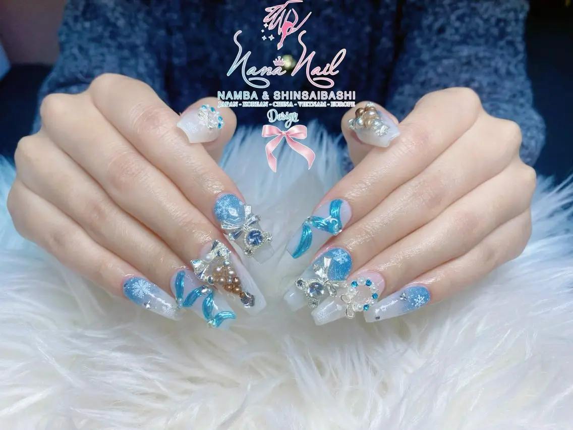 セミロング 韓国風ヘア クリスマス ハンドネイル Linanail Nambaのマツエク・マツパデザイン