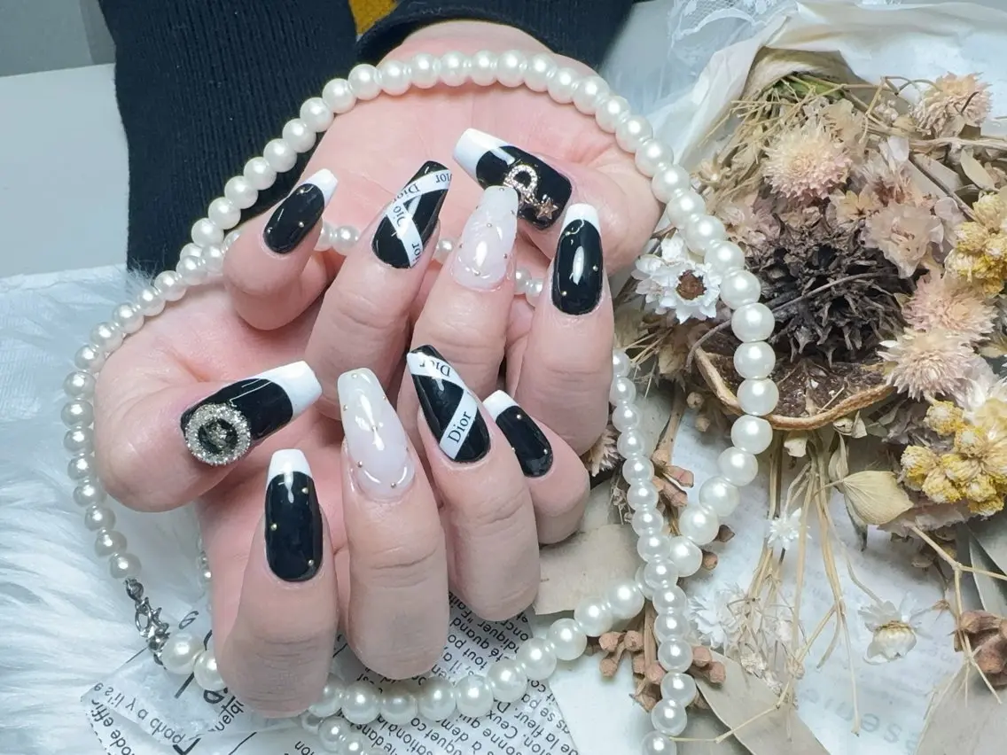 ネイル 長さ出し フレンチネイル ジェルネイル ガラスフレンチ 韓国ネイル ハンドネイル ハンドケア For U nail スカルプ専門店のネイルデザイン