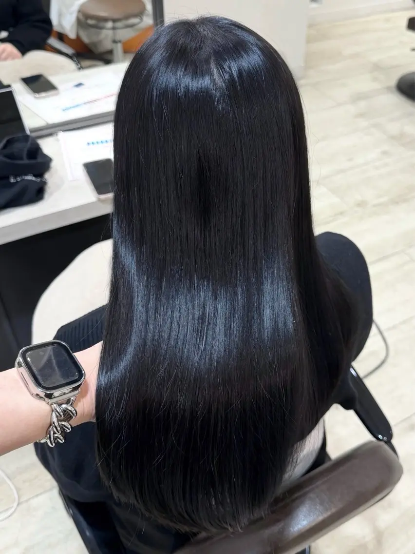 ロング カラー 黒髪 ブルーカラー ブルーブラック 透明感カラー トリートメント カット 縮毛矯正 レイヤー×髪質改善 🌀渋谷 KANAのヘアスタイル