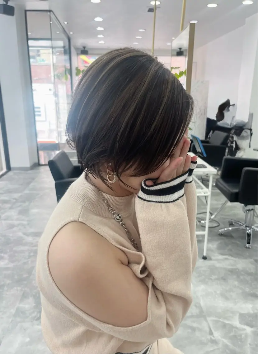 ショート ハイライト ショートヘア 小顔カット label はしぐち ななみのヘアスタイル