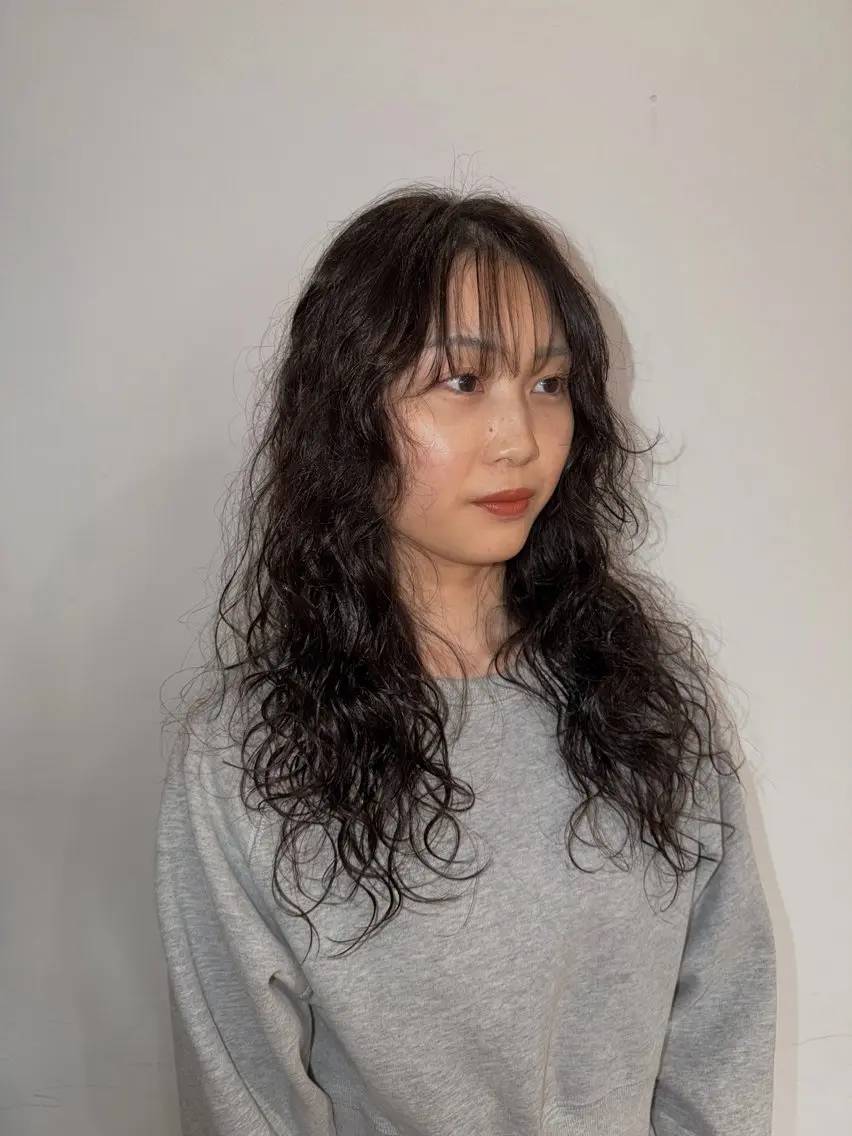 ロング パーマ パーマ 塩澤 榛奈のヘアスタイル