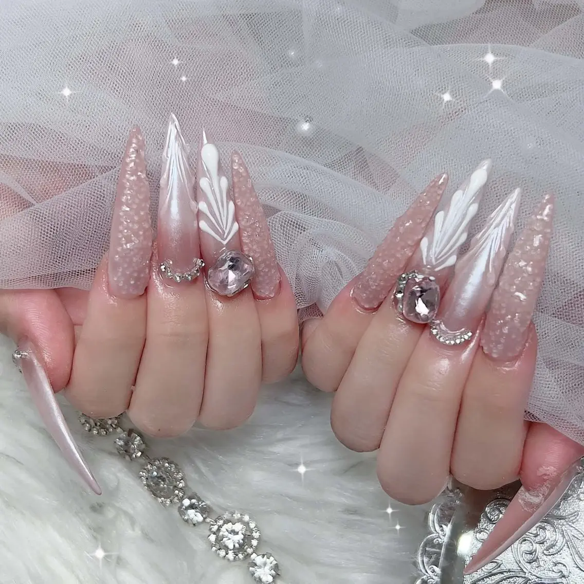 ネイル アートネイル フラワーネイル ジェルネイル キラキラネイル 韓国ネイル ハンドネイル ハンドケア Nova Nailのネイルデザイン