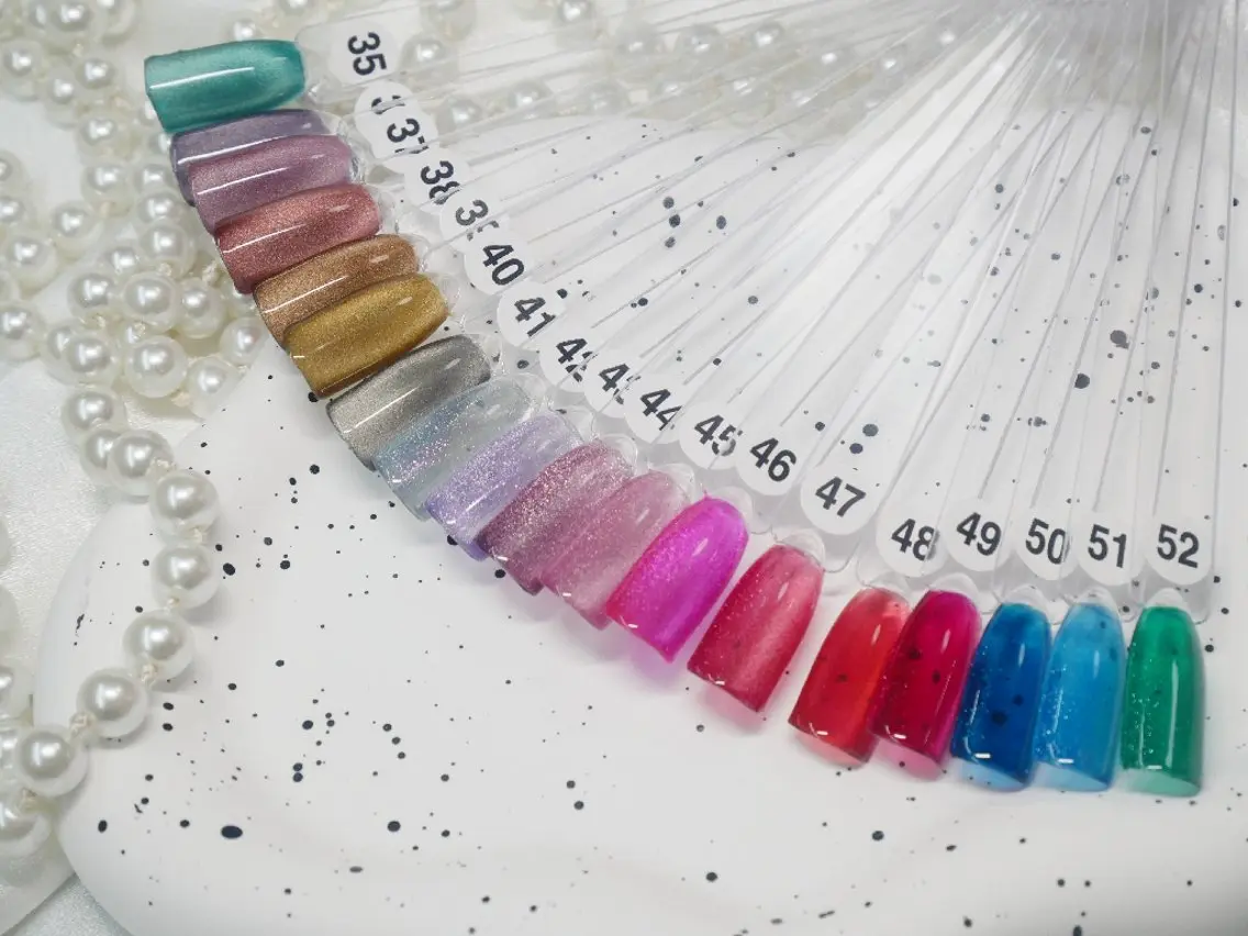 ネイル マグネットネイル ハンドネイル Nailsalon Graciasのネイルデザイン