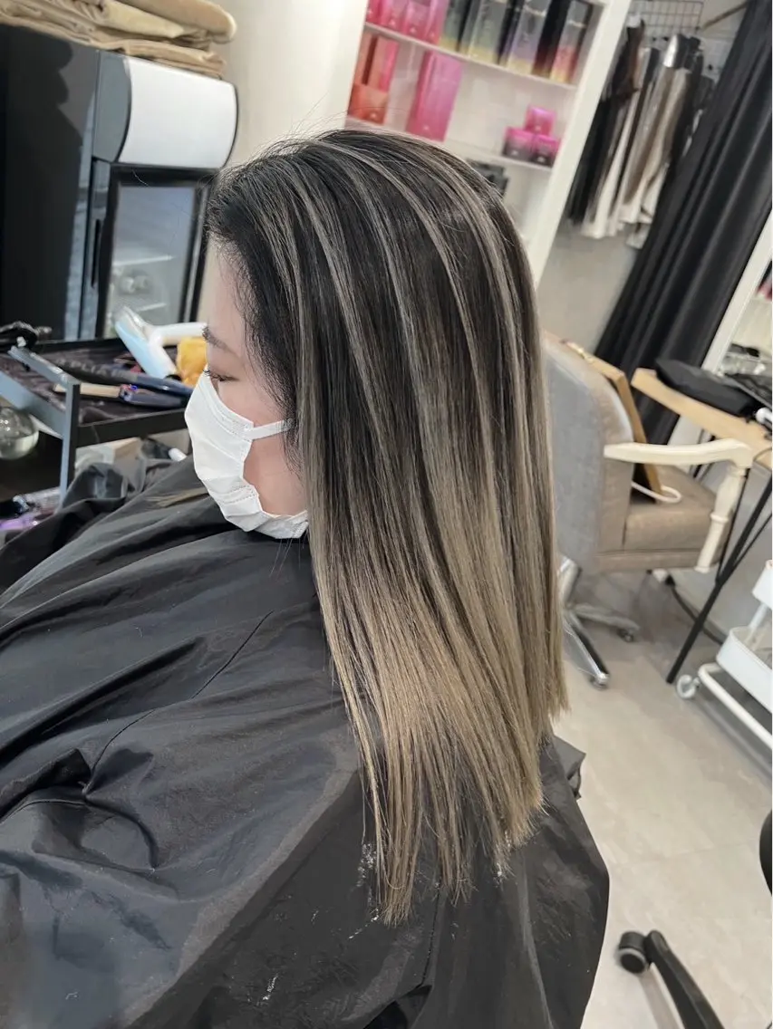 ミディアム カラー バレイヤージュ グレージュ レイヤーカット 指名数No.1 /NAOYAのヘアスタイル