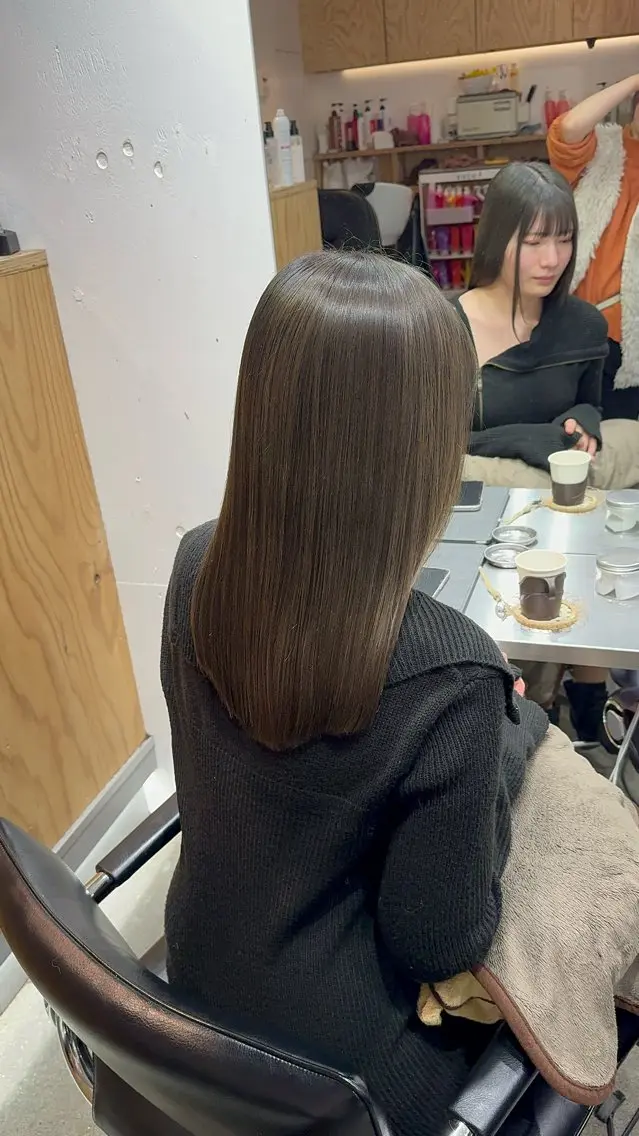 セミロング カラー アディクシーカラー 透明感カラー 新宿 似合わせカラー HINAのヘアスタイル