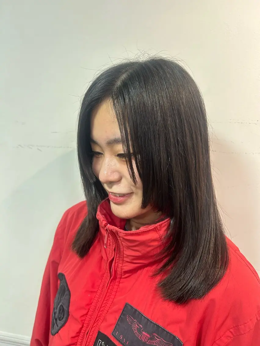 セミロング 顔まわりレイヤー 姫カット レイヤーカット デザインカラー🌈 メイク💄ヒカリ🌟のヘアスタイル