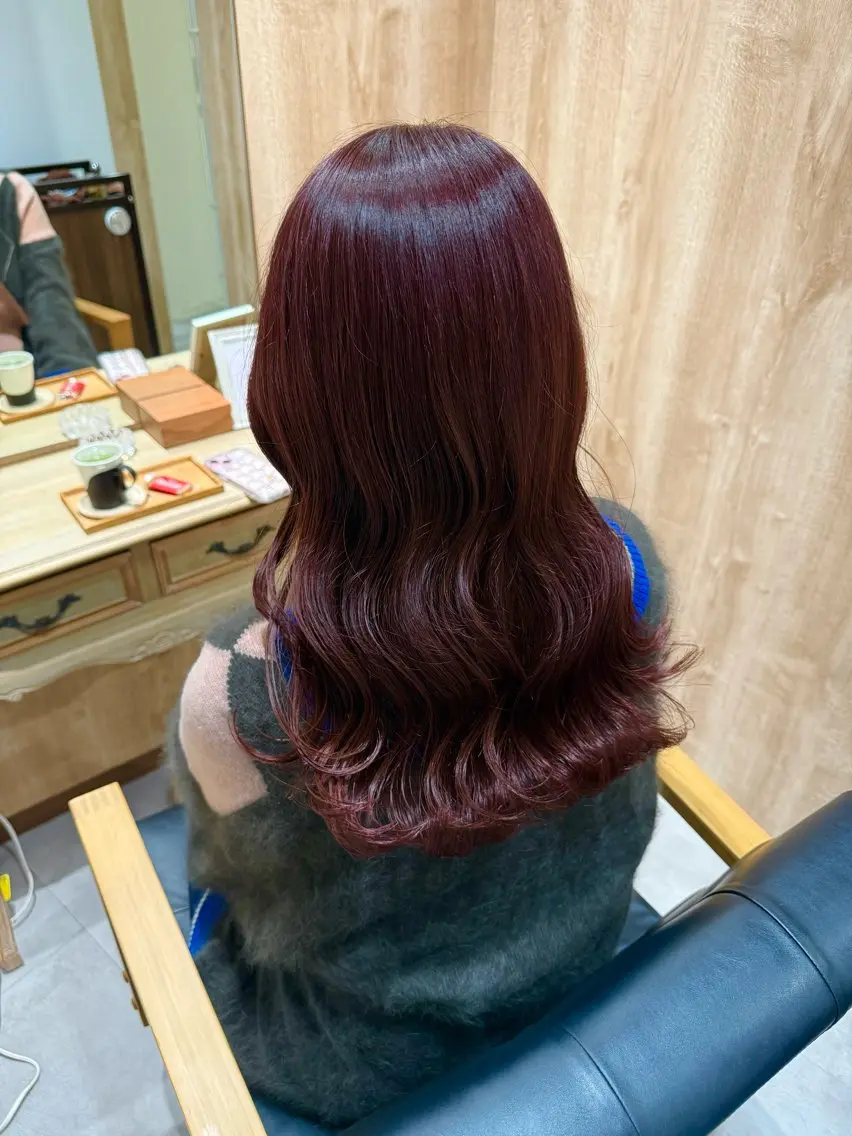 セミロング カラー ブリーチ カシス ブリーチなしカラー ピンクカラー ヘアカラー トリートメント 髪質改善*韓国ヘア* レイヤー*IBUKIのヘアスタイル
