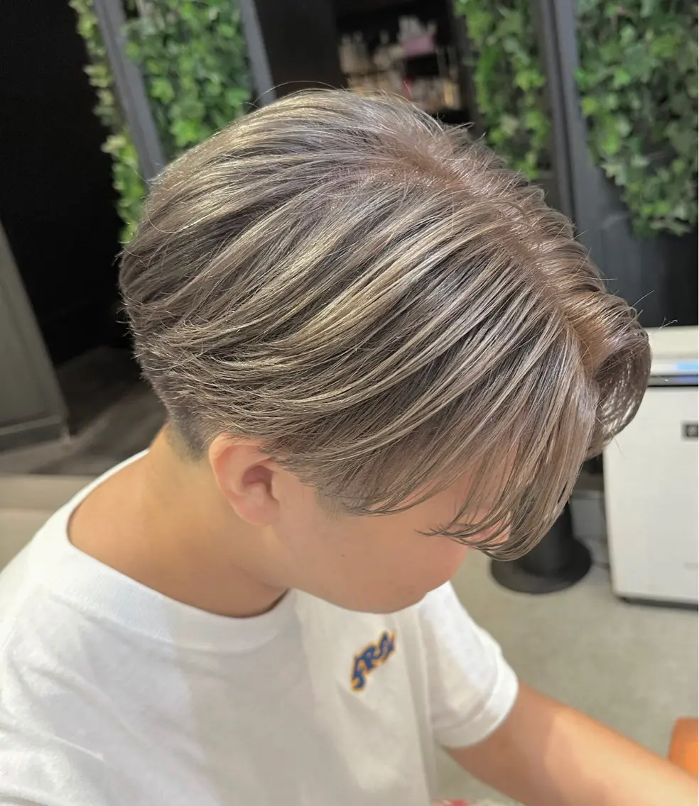カラー メンズ センターパート ダウンパーマ カルマパーマ マッシュ メンズパーマ カット ヘアカラー 野村 俊太のヘアスタイル