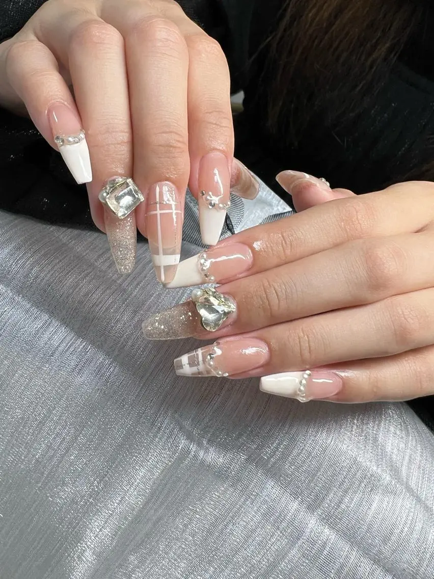 ネイル アートネイル 長さ出し ジェルネイル キラキラネイル マグネットネイル Lee Nails チップ長さだし専門店のネイルデザイン
