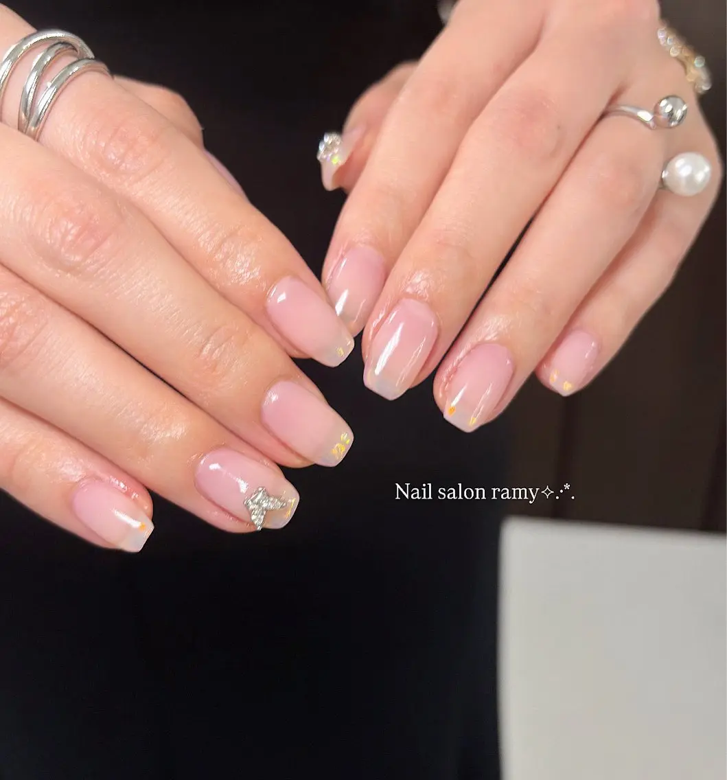 ネイル オーロラネイル フレンチネイル ハンドネイル Nail salon ramyのマツエク・マツパデザイン