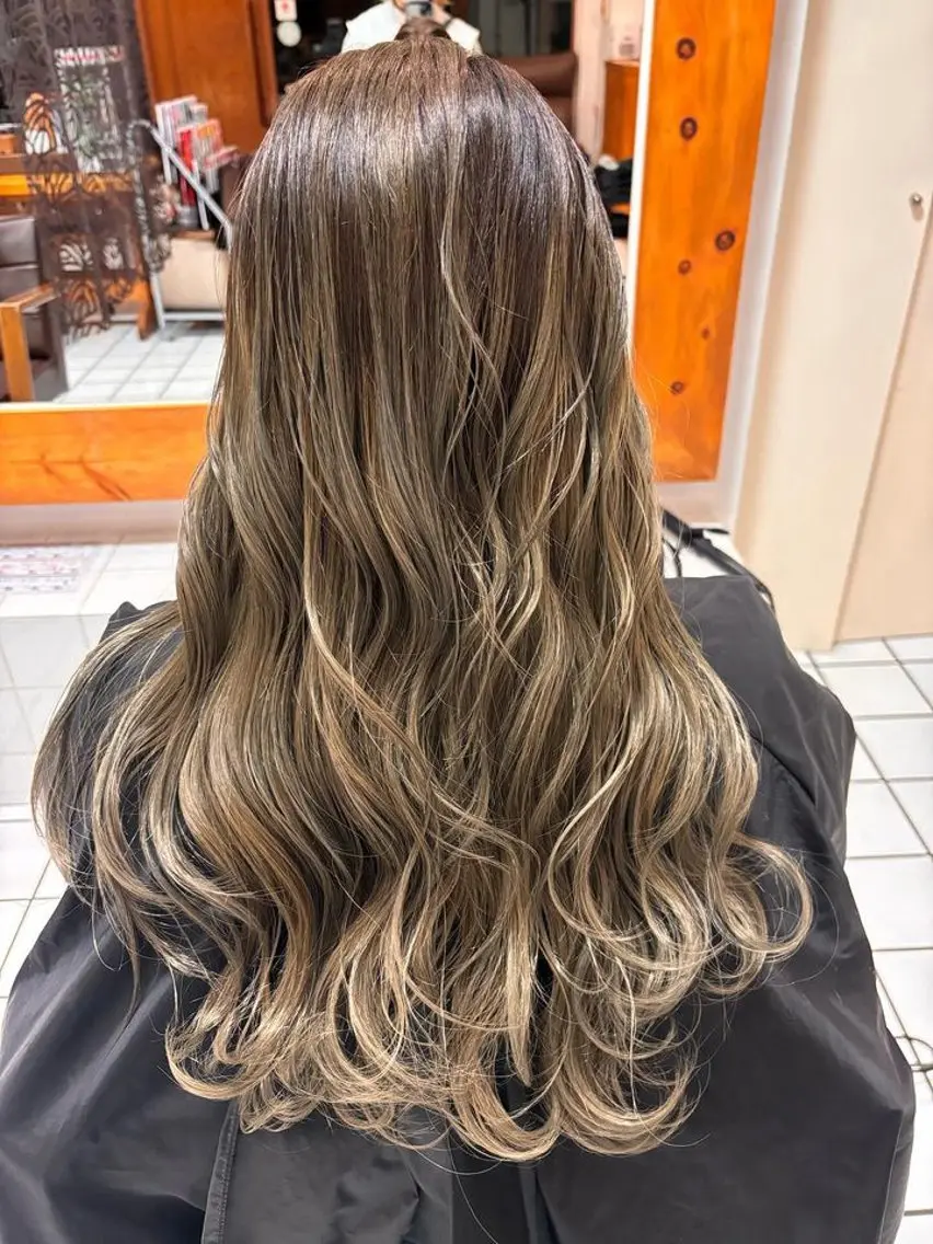 ロング カラー 園田奈津 ボブ・レイヤーカットのヘアスタイル