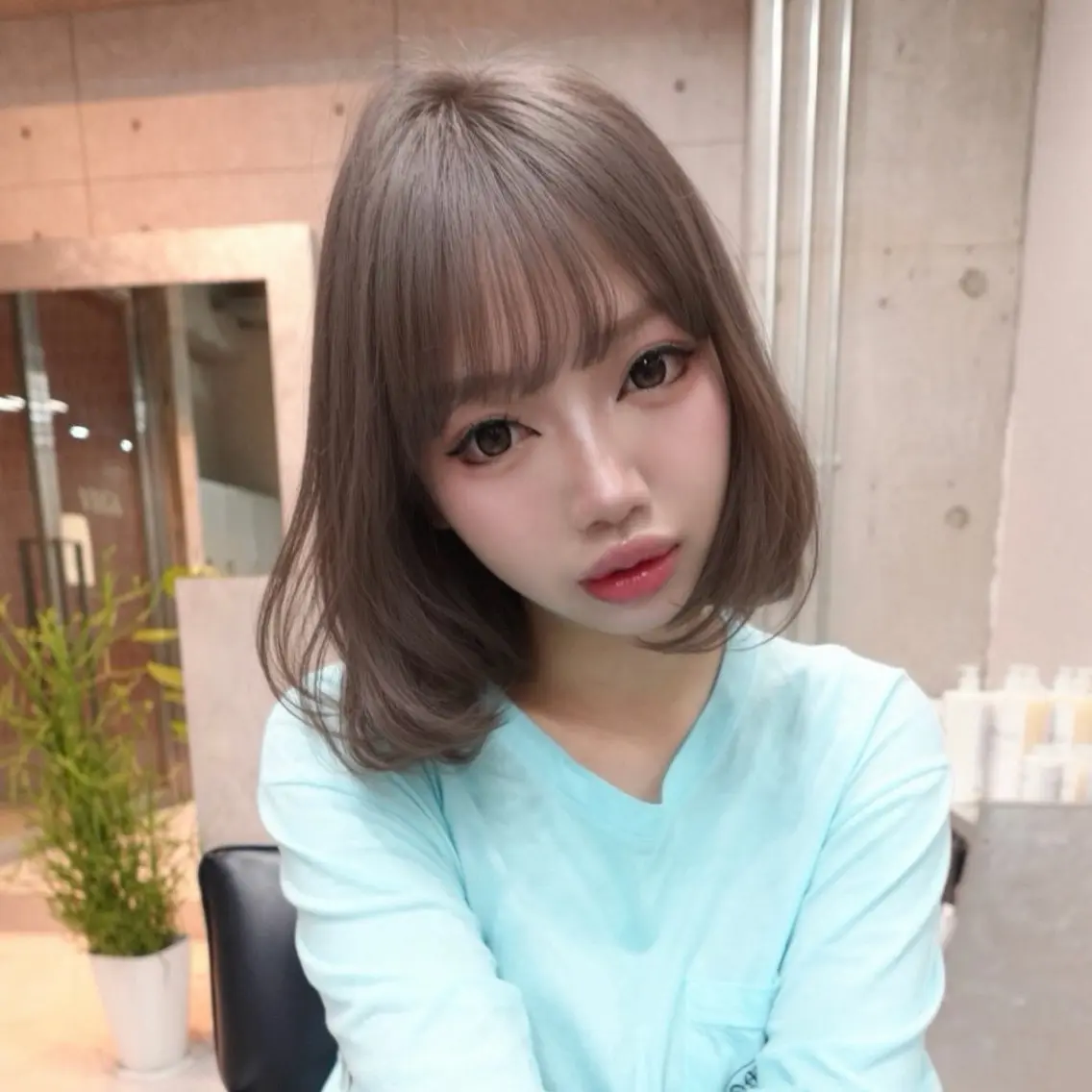 ミディアム カット ヘアカラー トリートメント SAYA/ハイトーン カラー/ブリーチのヘアスタイル