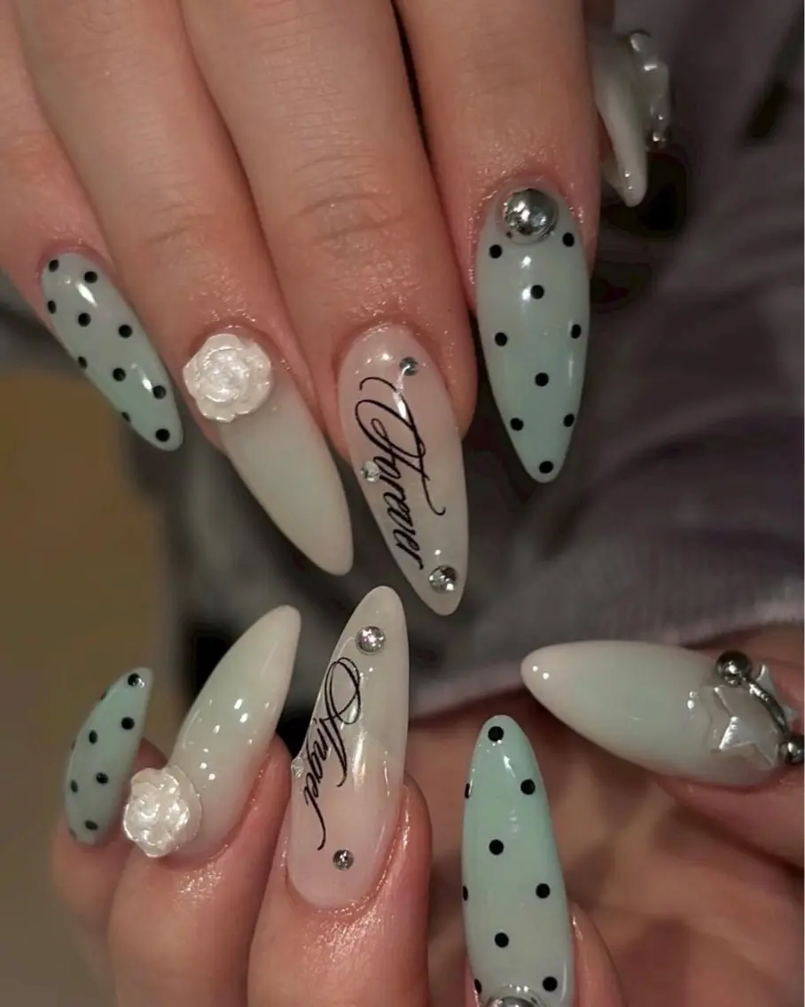 ネイル アートネイル フラワーネイル ジェルネイル キラキラネイル 韓国ネイル ハンドネイル Nova Nail Studioのネイルデザイン