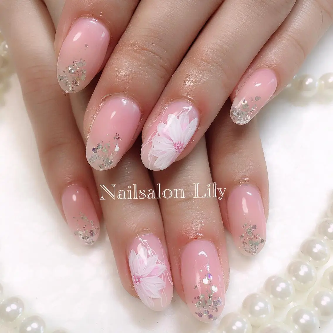 ネイル フラワーネイル Lily*nail 🌻Mii🌻のネイルデザイン