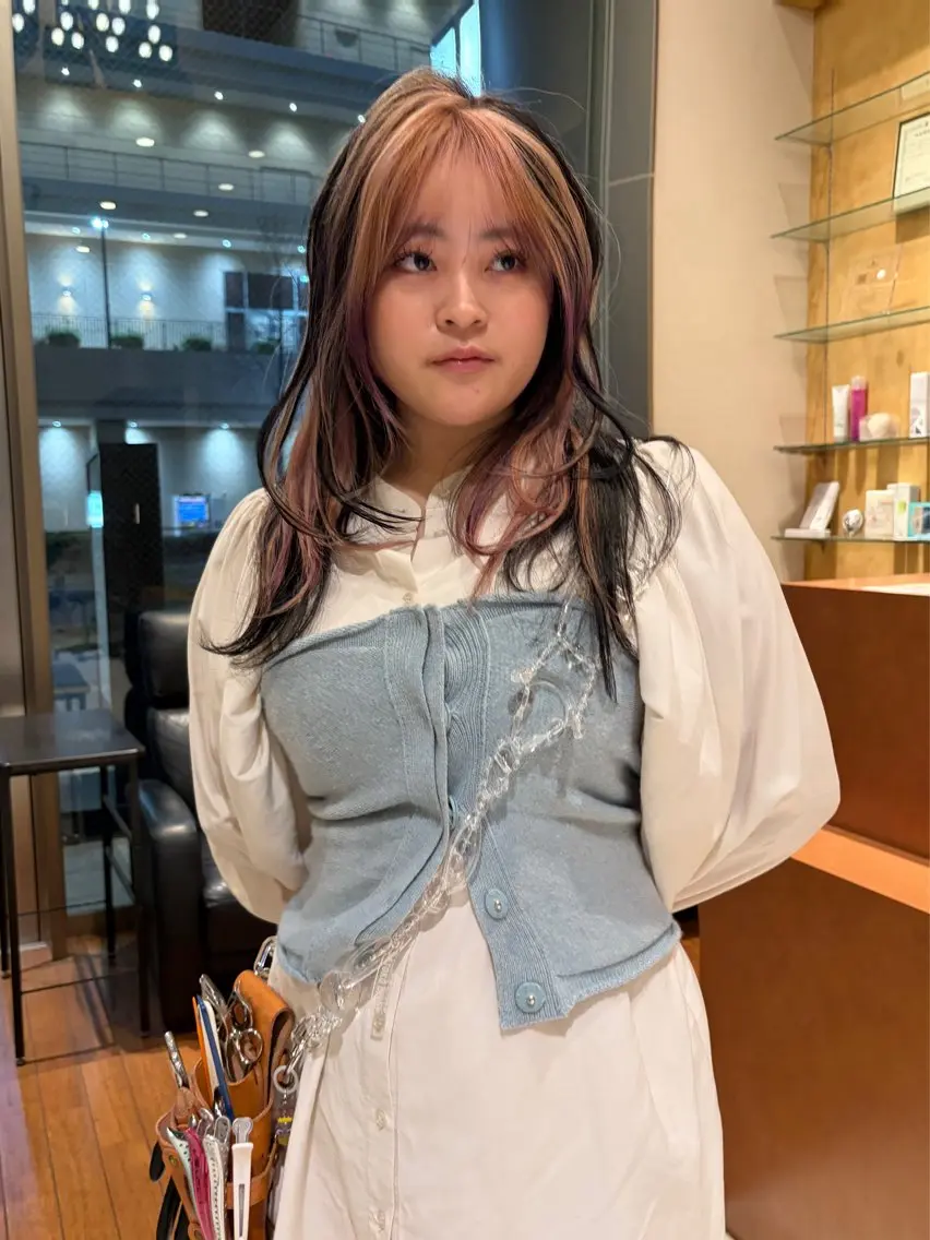 ロング カラー 透明感カラー デザインカラー ヘアカラー ルナ|縮毛矯正 ×デザインカラー🥝のヘアスタイル