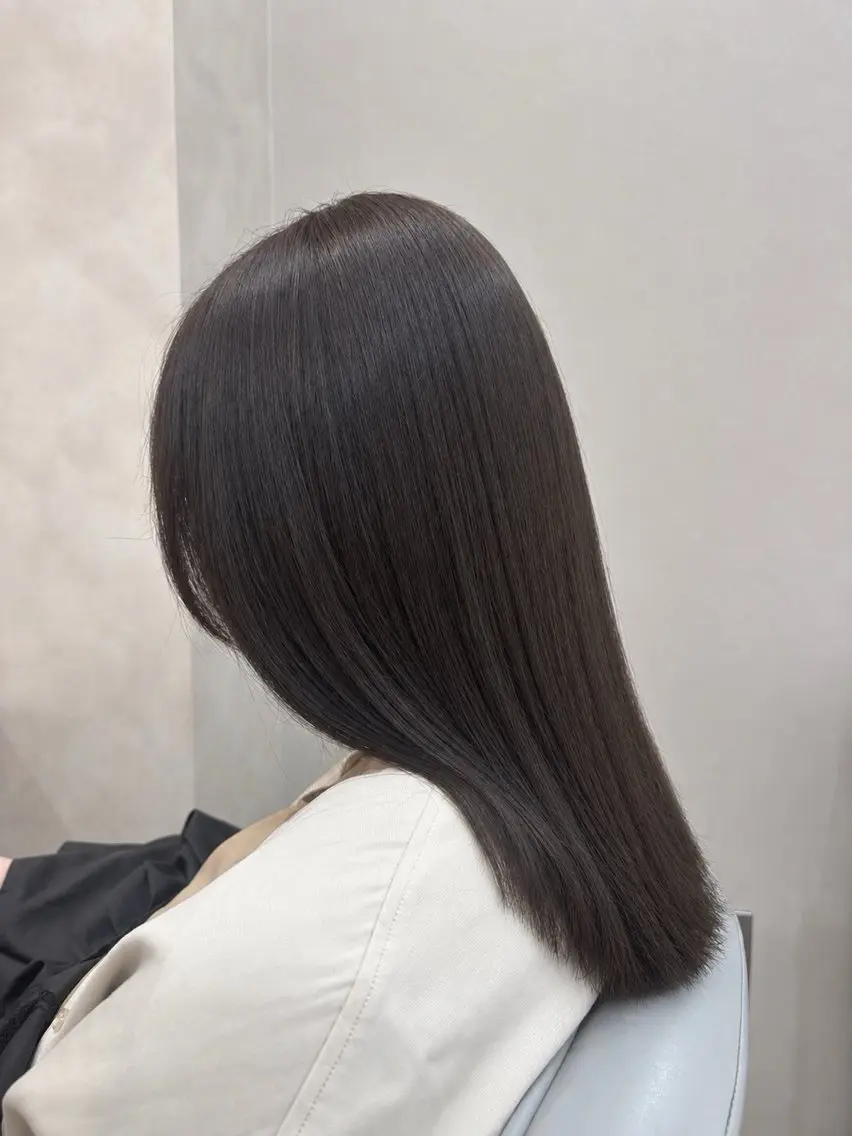 カラー ベージュカラー フォギーベージュ ヘアカラー HINA カラー/縮毛矯正のヘアスタイル