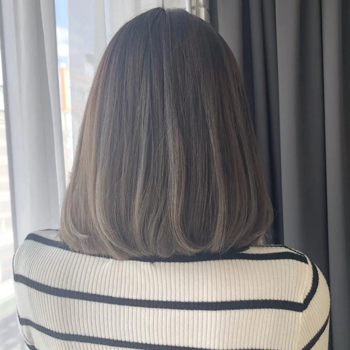 ミディアム カラー ハイライトカラー シルバー ハイライト ORIKA 美容室のヘアスタイル