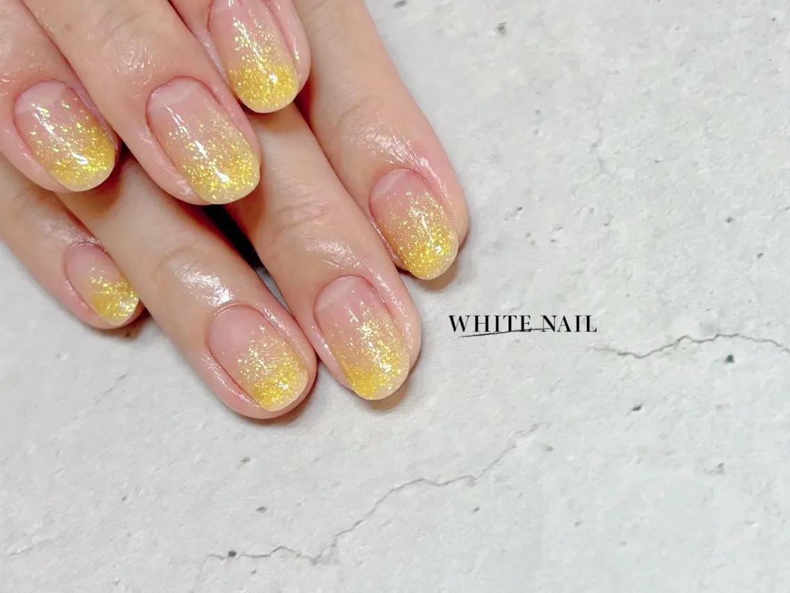 ネイル グラデーション ラメ(グリッター) ラメグラデーション ハンドネイル WHITE NAIL ホワイトネイルのネイルデザイン