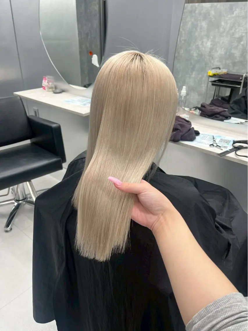セミロング カラー 🌈推し活ハイトーン 🩵荒川結星のヘアスタイル