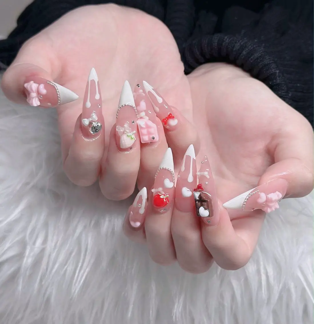ネイル フレンチネイル ジェルネイル ガラスフレンチ ハロウィン ハート H.baby Nail Salonのネイルデザイン