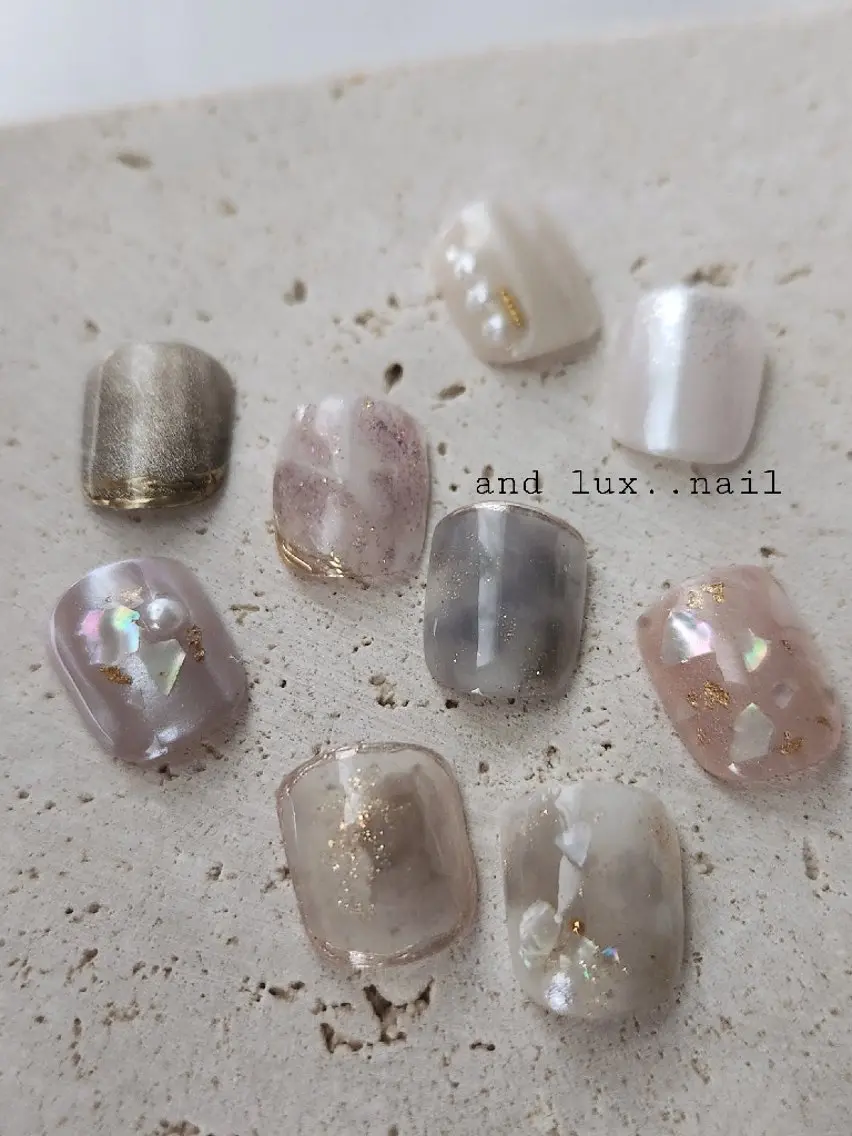 ⌇Foot⌇他店オフ込み【定額デザインnail】アート2〜3本/艶ホワイトパウダー/マグネット/フラッシュデザインの写真