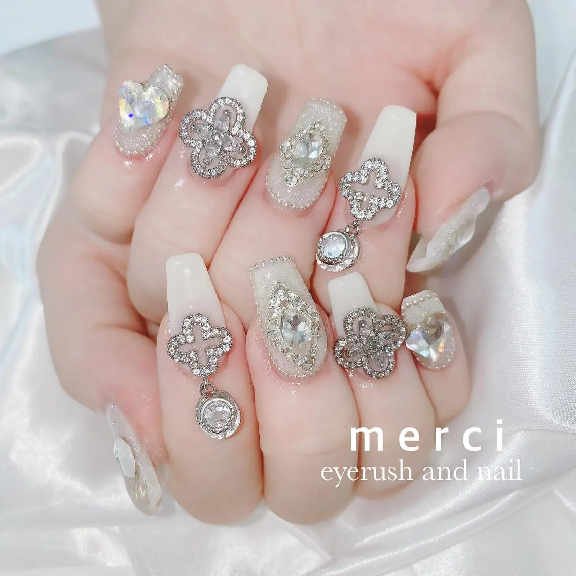 ネイル フラッシュネイル フットネイル フレンチネイル キラキラネイル 韓国ネイル ハンドネイル merci nailのネイルデザイン
