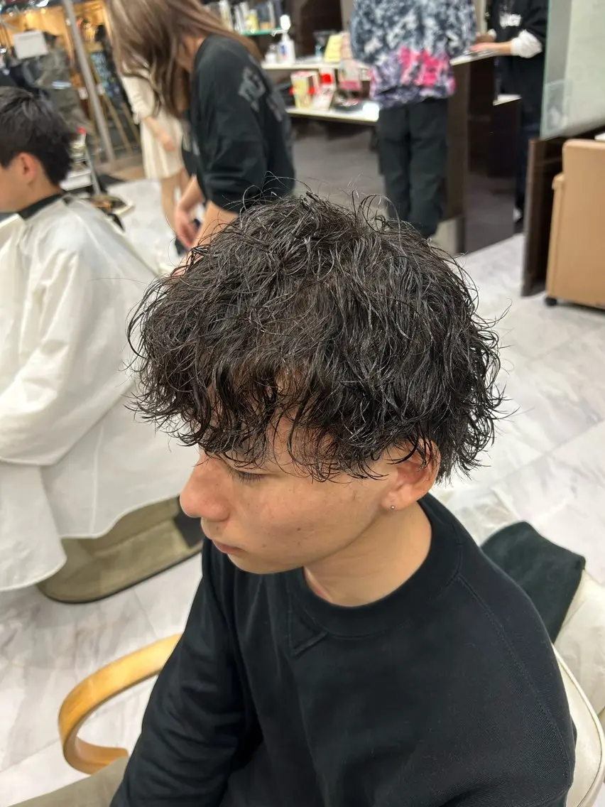 ショート パーマ メンズ メンズパーマ 波巻きパーマ スパイラルパーマ カット パーマ トリートメント メンズパーマ 💈後閑和真💈のヘアスタイル