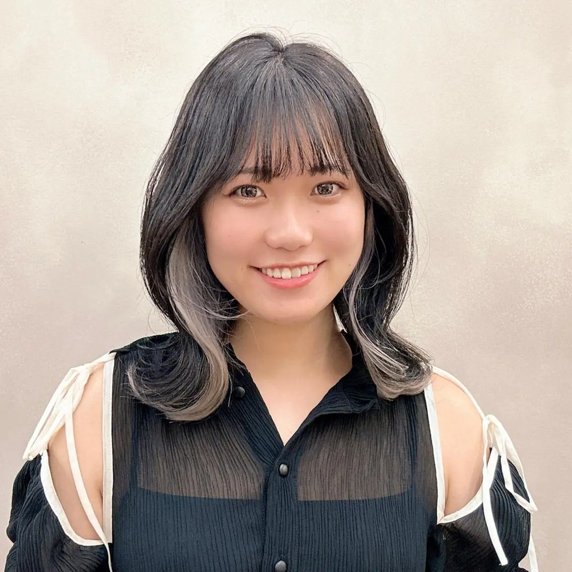 セミロング カラー 髪質改善⌇透明感 カラー⌇川上葵のヘアスタイル