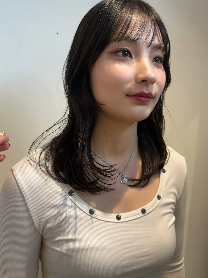ミディアム くびれヘア カット ヘアカラー 津田 里菜のヘアスタイル