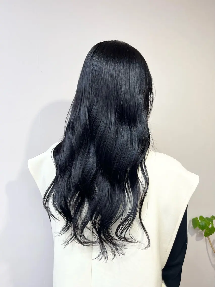 ロング カラー 黒髪 ブルーカラー ブルーブラック 透明感カラー カット ヘアカラー トリートメント タケデ スズカのヘアスタイル