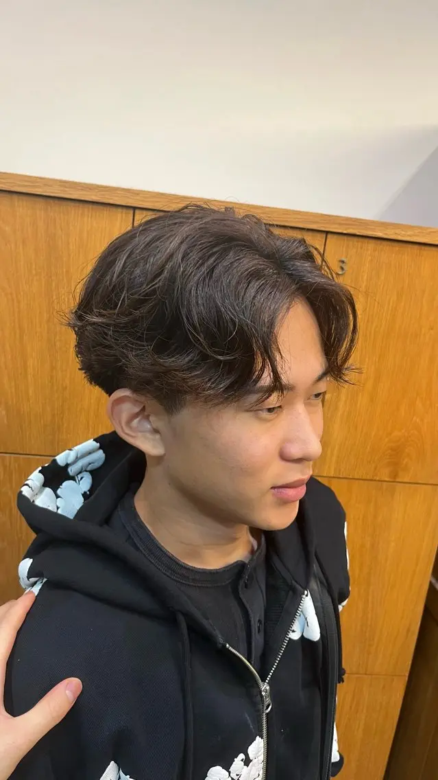 パーマ メンズ 岡野 豪のヘアスタイル