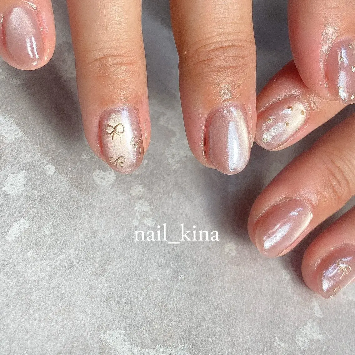 ネイル オーロラネイル マグネットネイル ミラーネイル オフィスネイル リボン nail_ kinaのネイルデザイン
