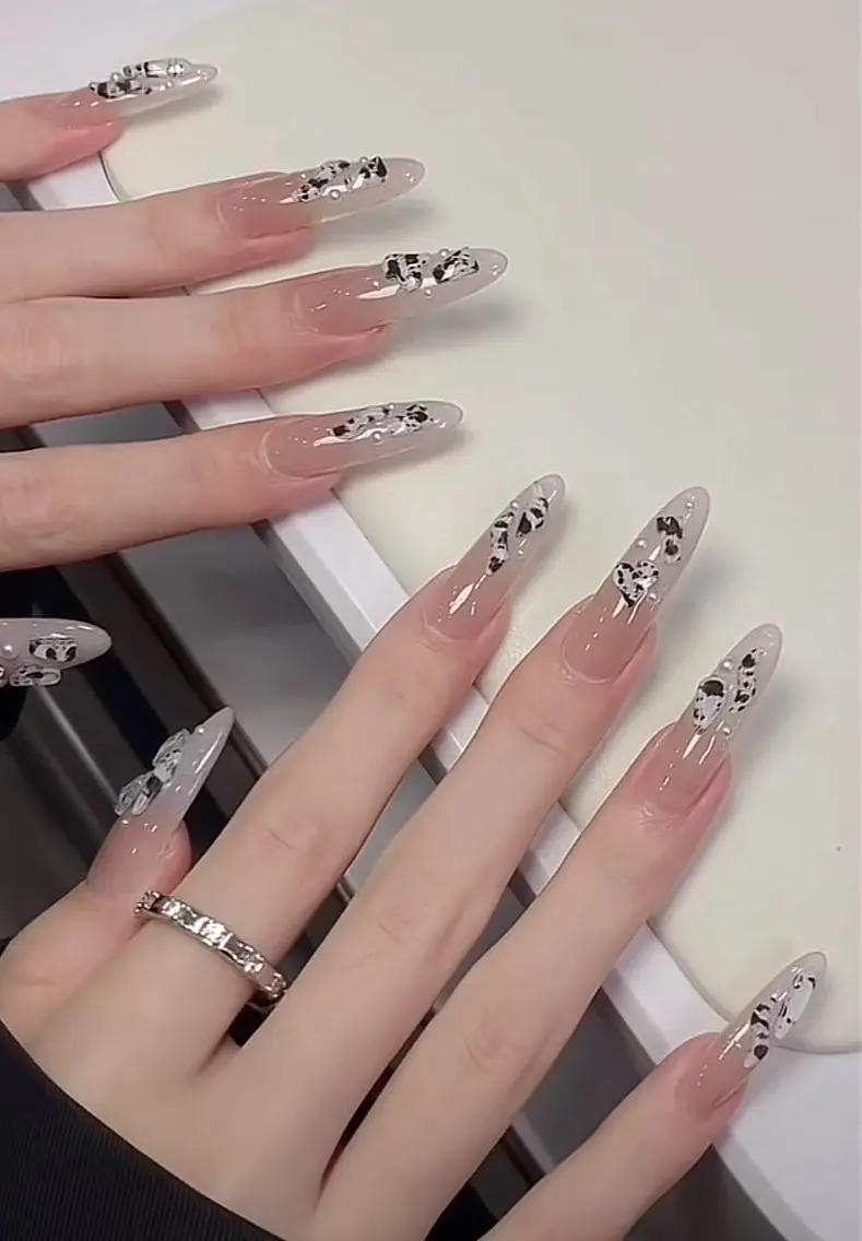 ネイル ホログラムネイル ストーンネイル ユミ nailのネイルデザイン