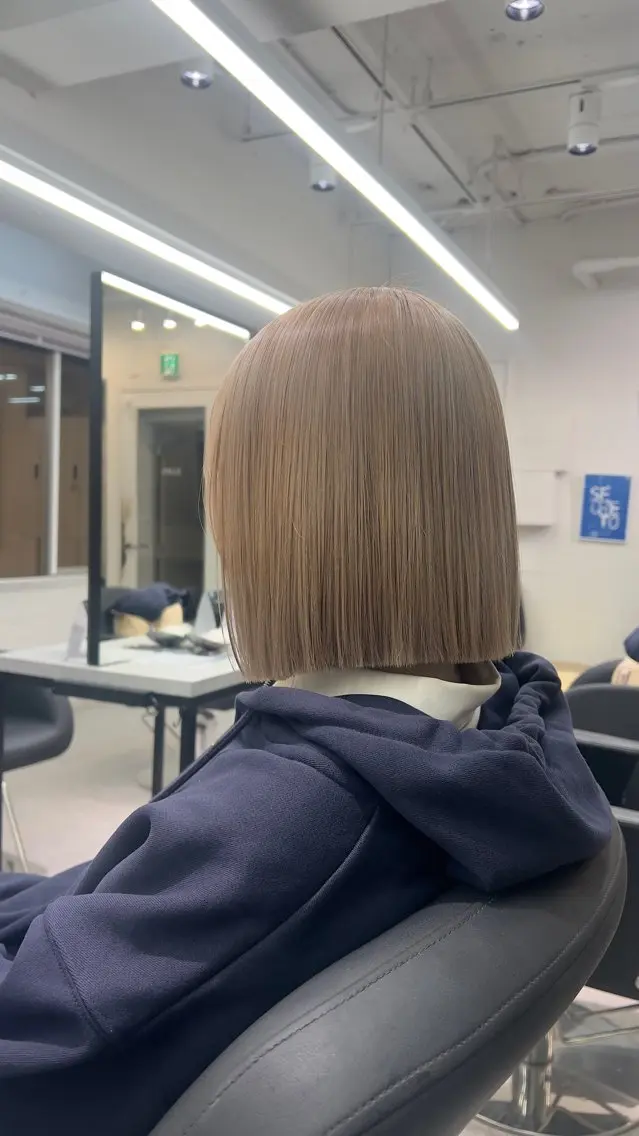切りっぱなしボブ（ワンレンカットモデル）の写真