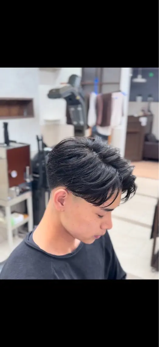 ショート メンズ センターパート フェードカット カット ヘアセット フルハタヒロト 六本木理容師のヘアスタイル