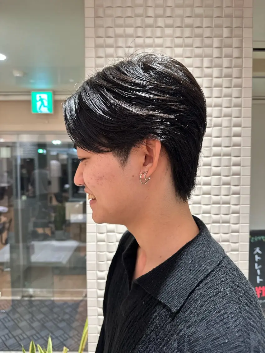 ショート メンズ センターパート 刈り上げ カット 田中 陽菜里のヘアスタイル