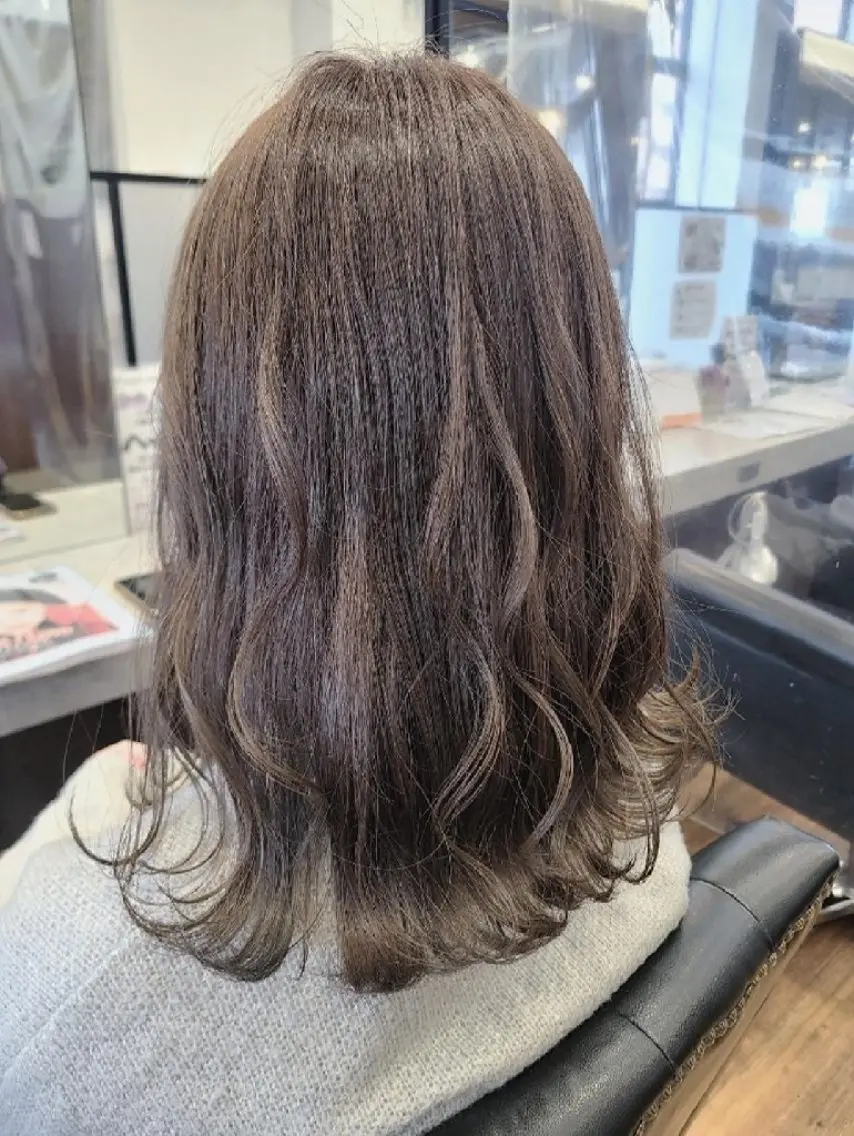 セミロング カラー カット ヘアカラー トリートメント 関口 友菜のヘアスタイル