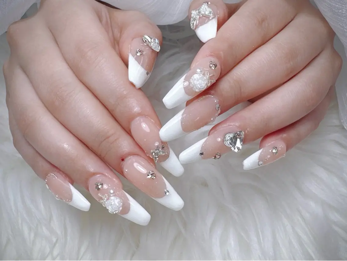 ネイル フレンチネイル グラデーション 韓国ネイル マグネットネイル ミラーネイル ハンドネイル ハンドケア Hara Nail 【持ち込みOK】のネイルデザイン