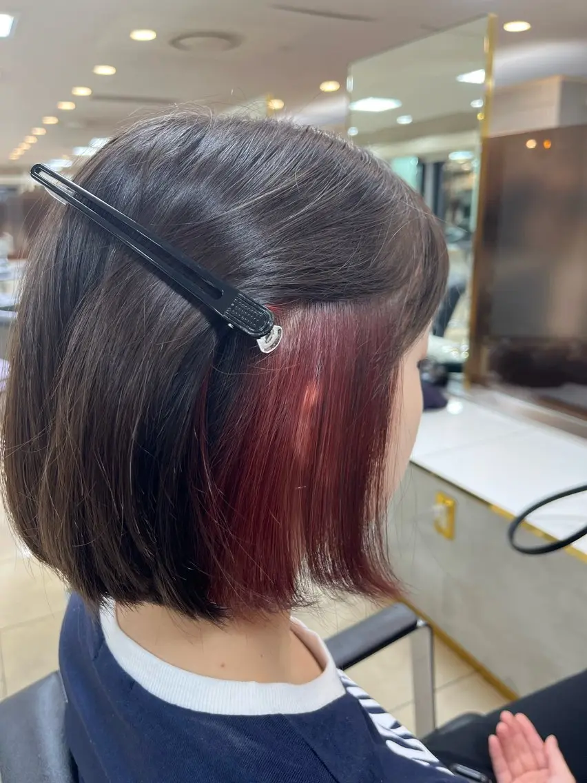 ミディアム カラー ブリーチ デザインカラー インナーカラー レッドカラー 菅原 琴音のヘアスタイル