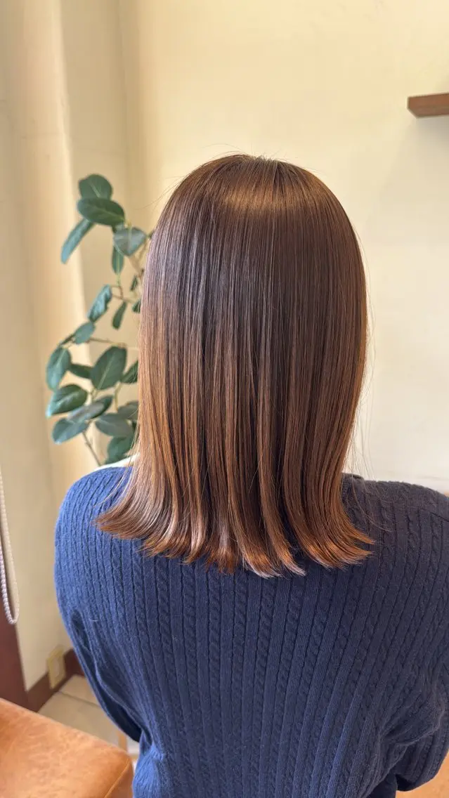 ミディアム カラー カット ヘアカラー トリートメント ヘッドスパ 💠艶髪うるうる🫧 髪質改善ストレートのヘアスタイル