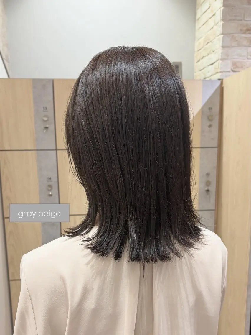 セミロング カラー カット ヘアカラー SAKINO ベージュカラーのヘアスタイル