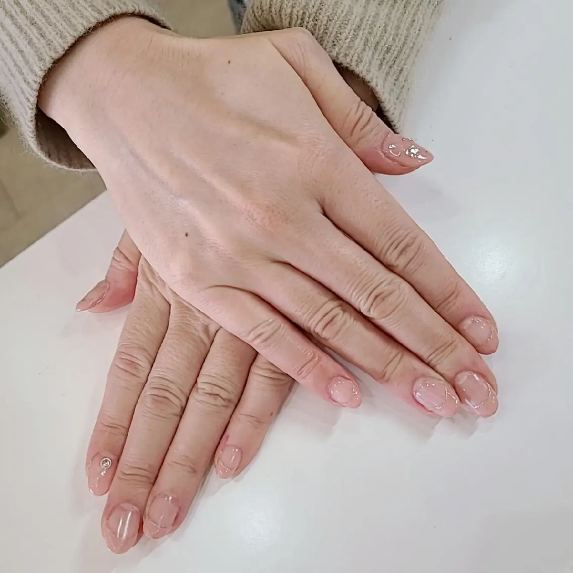ネイル フレンチネイル ラメ(グリッター) シルバー ストーンネイル セプトアカデミー まいのネイルデザイン