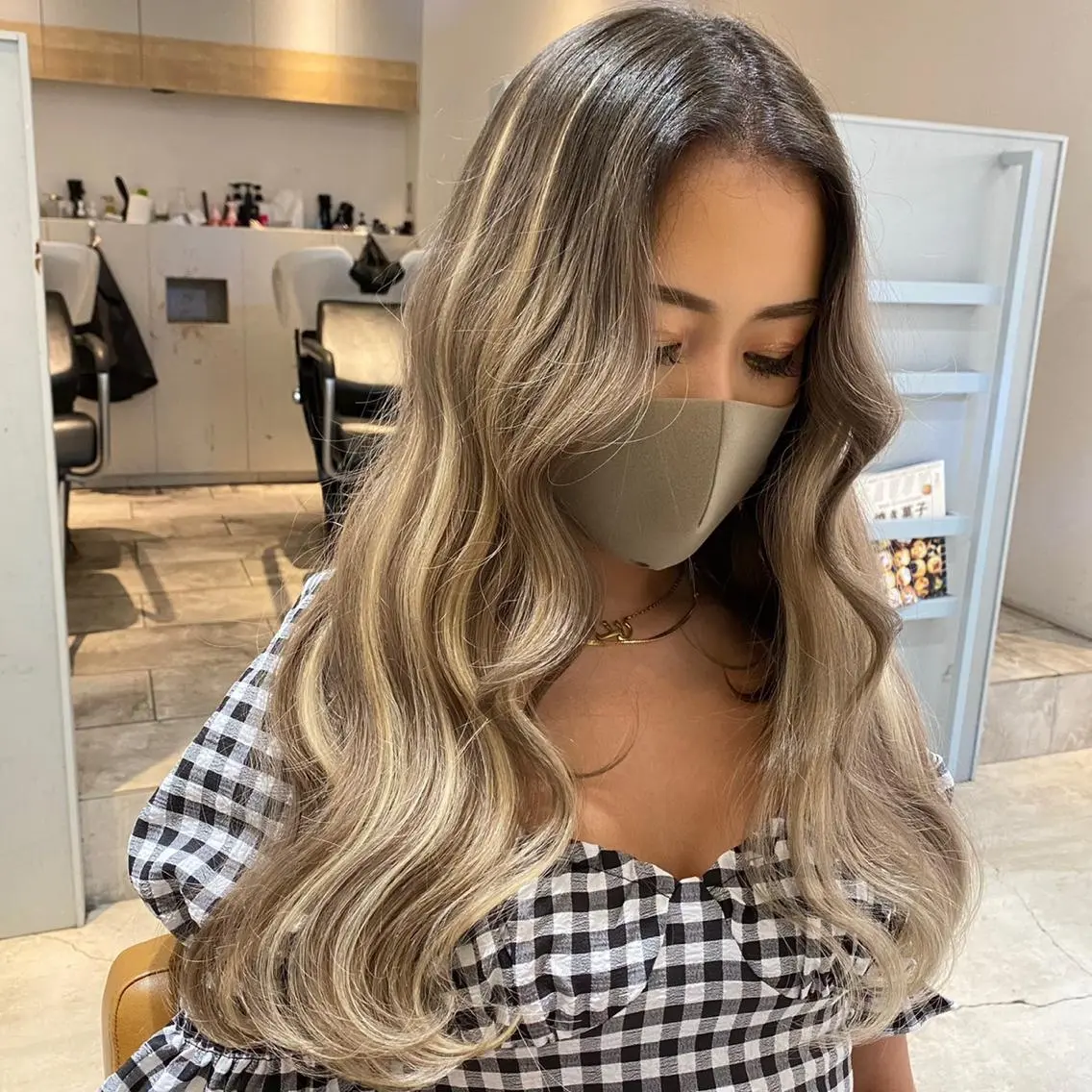 ロング エクステ ハイライト ORIKA 美容室のヘアスタイル