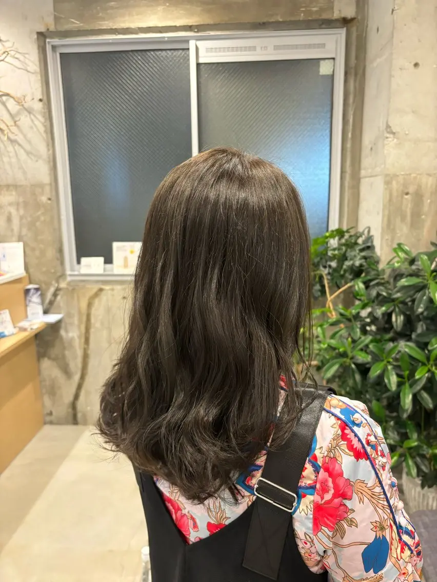 セミロング カラー オリーブカラー レイヤーカット🥀/ 大曽根🤍yuukaのヘアスタイル