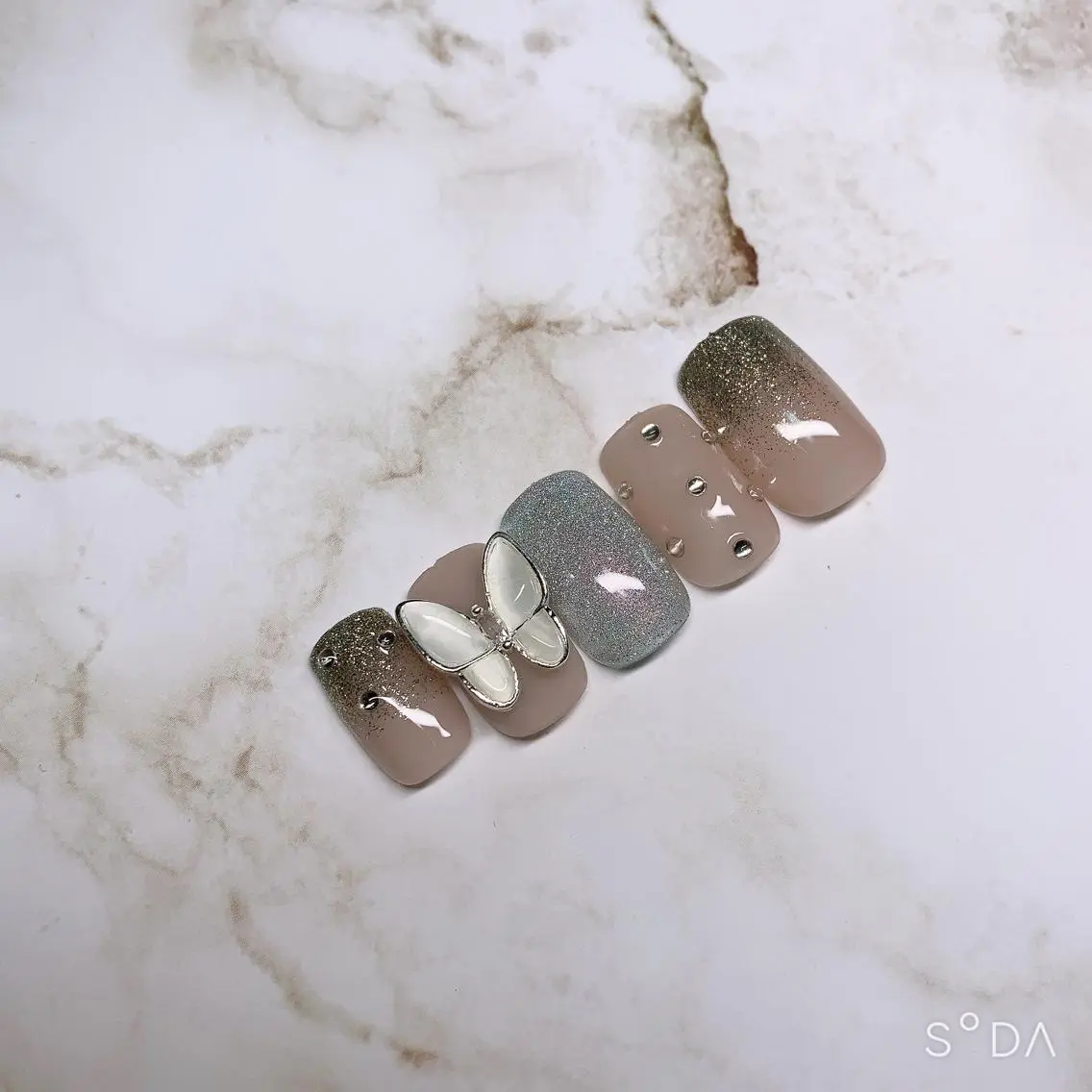 ネイル アートネイル ジェルネイル グラデーション 韓国ネイル ラメ(グリッター) Nail&Eye Spina 琴美のマツエク・マツパデザイン