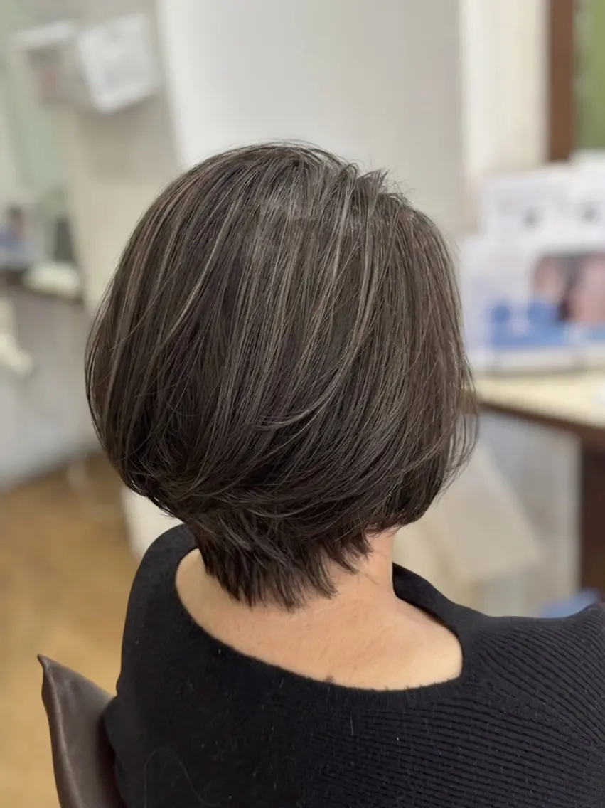 ミディアム カラー ハイライトカラー ハイライト カット ヘアカラー うねり・パサつき改善 山本翔大✨️のヘアスタイル