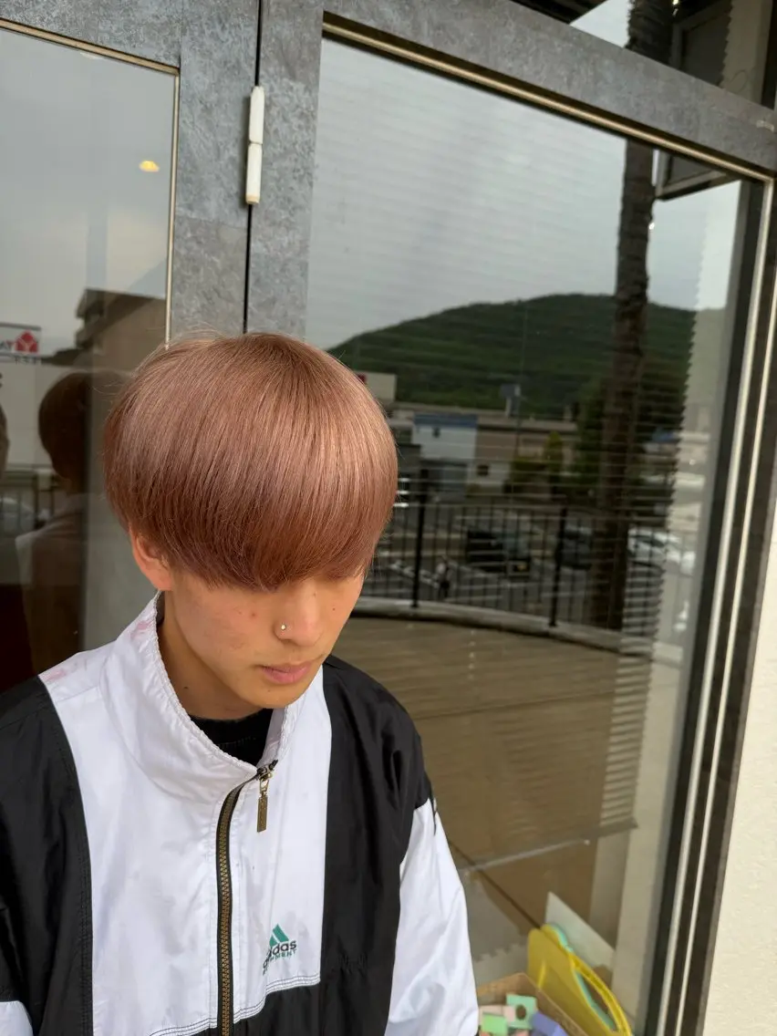 カラー メンズ ベージュカラー ミルクティーベージュ カット ヘアカラー トリートメント 鵜飼 真伍のヘアスタイル