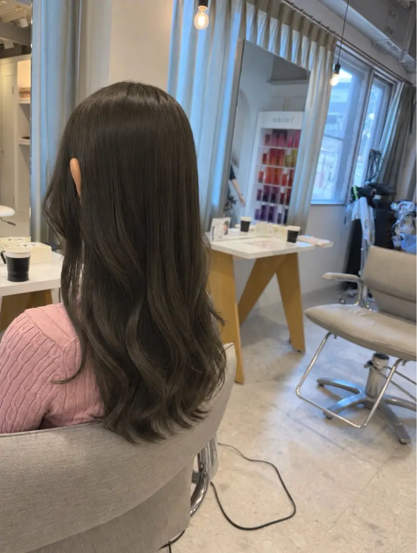 セミロング 髪質改善 カット ヘアカラー 安田 妃良のヘアスタイル