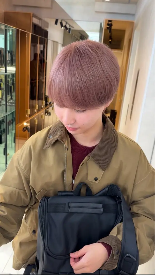 カラー メンズ メンズブリーチ ブリーチ ピンクカラー ホワイトピンク カット ヘアカラー 高崎 堅心のヘアスタイル